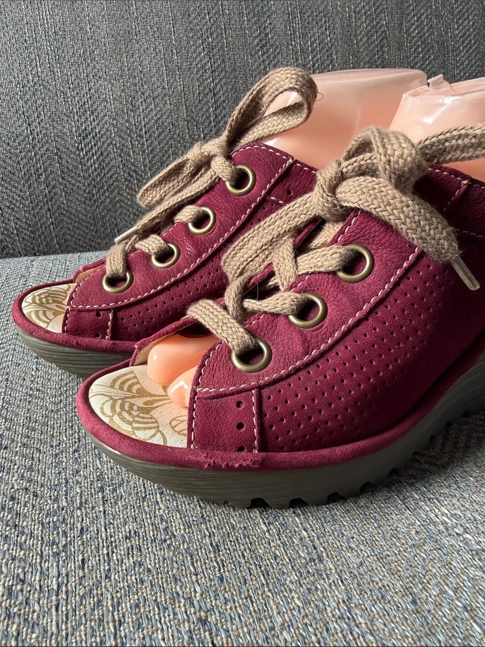 Fly London Women’s Perforated Magenta Rose Leather Lace Up Wedge Sandals Sz: 38